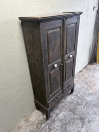 Oud houten kast kastje 2deurs en 2 lades halkastje dichte kast legplanken vergrijsd origineel oudje landelijk stoer sober
