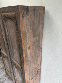 Hele mooie unieke vergrijsd houten grote 2 deurs kast landelijk oosters stoer H181 x B95 x D46 cm