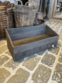 Vergrijsd houten kastje gruttersbak tray opzetkastje koffiehoek code corner plank keukenschap met lades laatjes landelijk