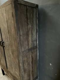 Aura Peeperkorn Stoere houten truckwood kast kastje halkast houten oud hout landelijk stoer robuust 2 deurs deuren 2 laden linnenkast servieskast