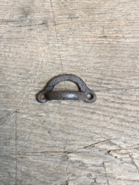 Gietijzeren handvat handvaten klein mini deurknop halve maan half maantje deurknopje gebogen bruin greepje open