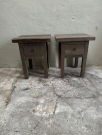 Oud vergrijsd houten kastje nachtkastje nachtkastjes hout ladekastje ladekastjes kastjes tafel tafeltje halkastje landelijk bijzettafel bijzettafeltje