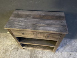 Stoere oud houten Sidetable ladekast sideboard landelijk met onderplanken sober