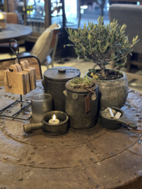 Handige smeedijzeren standaard met 6 oud houten plankjes tapas onderzetters landelijk industrieel vintage