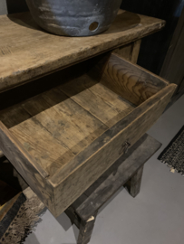 Prachtige vergrijsd houten Sidetable wandtafel ladekast met 2 lades en onderplank werkbank workmate landelijk