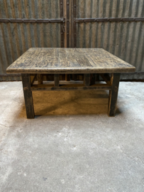 Oud vergrijsd houten salontafel zwart bijzettafel mooie nerf vierkant 95 x 92 x H46 cm hout landelijk industrieel robuust oud hout vintage sidetable hoektafel