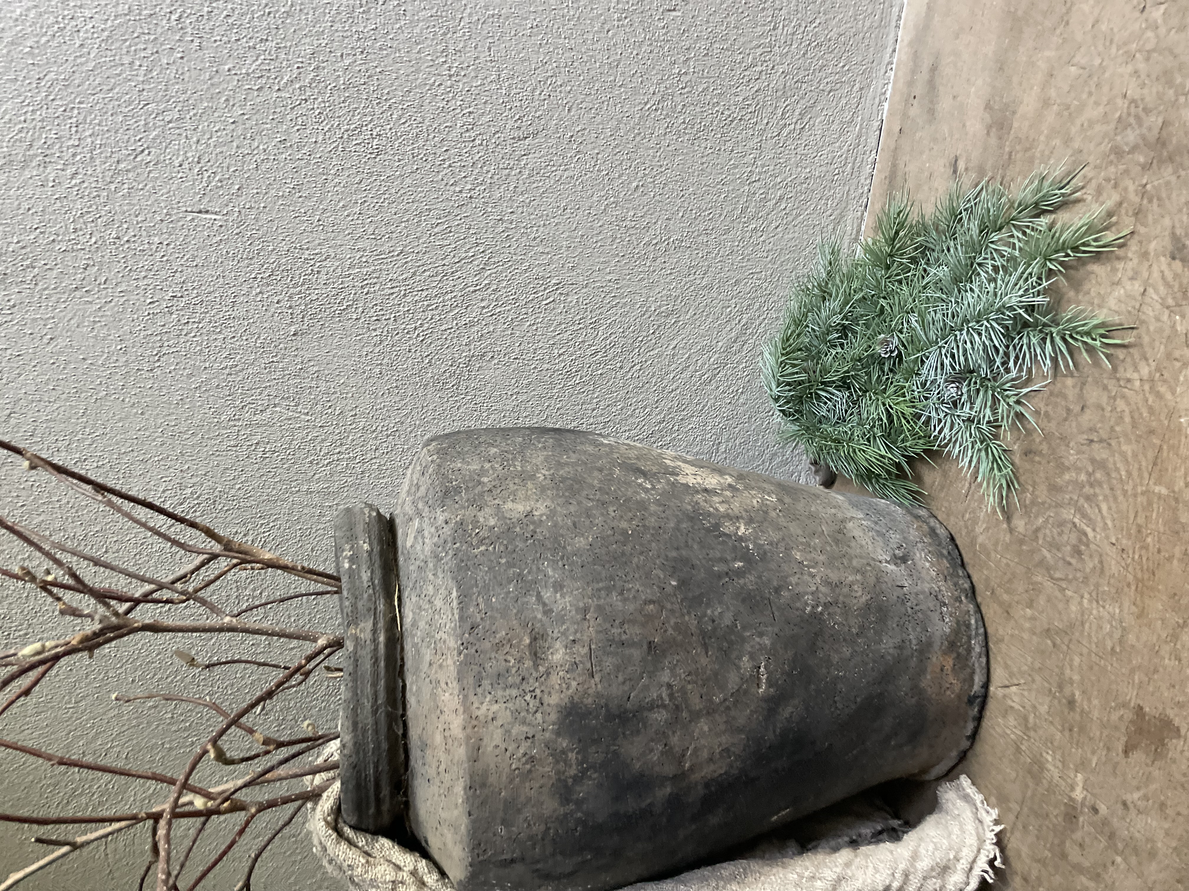 Prachtige grey green grijs groen vergrijsd decoratie tak dennentak guirlande toef winter kerst 50 cm