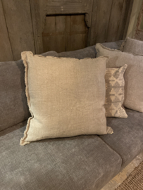 Groot shabby linnen kussen 70 x 70 cm inclusief vulling gerafeld randje