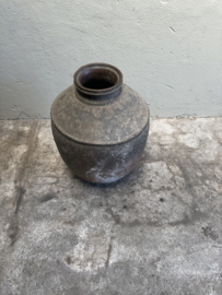 Prachtige vergrijsd antieke claypot Nepal kruik stenen vaas pot landelijk stoer sober vintage 64 x 48 cm