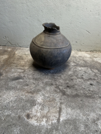 Prachtige vergrijsd antieke claypot Nepal kruik stenen vaas pot landelijk stoer sober vintage 40 x 38 cm