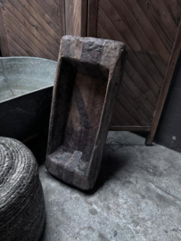 Grote oud houten trog mangelbak bak schaal voedertrog stoer landelijk boerentrog oud hout robuust