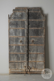 Stoere vergrijsd houten deur poort Luik zwart grijs roest metaal mat wandpaneel wandscherm wanddecoratie landelijk stoer industrieel urban 214 x 110  cm