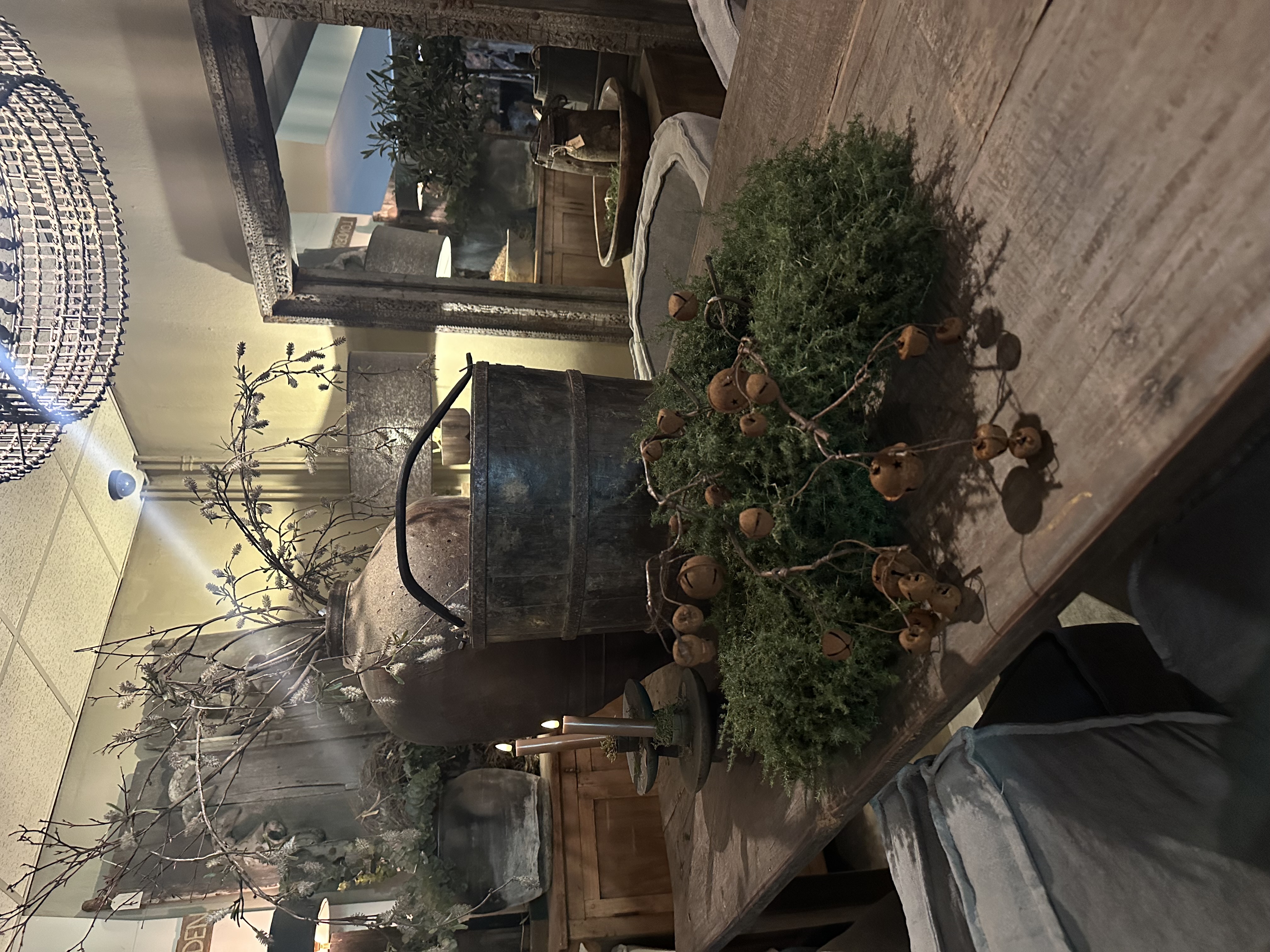 Roest bruine metalen belletjes tak jingle bells kerst landelijk toef decoratie