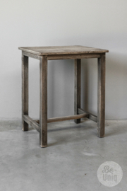 Oud vergrijsd houten tafel tafeltje tafeltjes  bijzettafeltje salontafel kindertafeltje school euro bureau landelijk stoer vintage