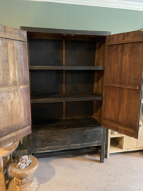 Prachtige oud zwarte houten 2 deuren en 2 laden kast grote kast 220x130x50cm stoer landelijk robuust industrieel