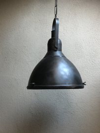 Industriele hanglamp fabriekslamp landelijk metaal met glasplaat zwart zwarte stoer industrieel