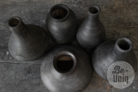Set van 5 vintage stenen potten potjes kruikjes vaasjes zwart black