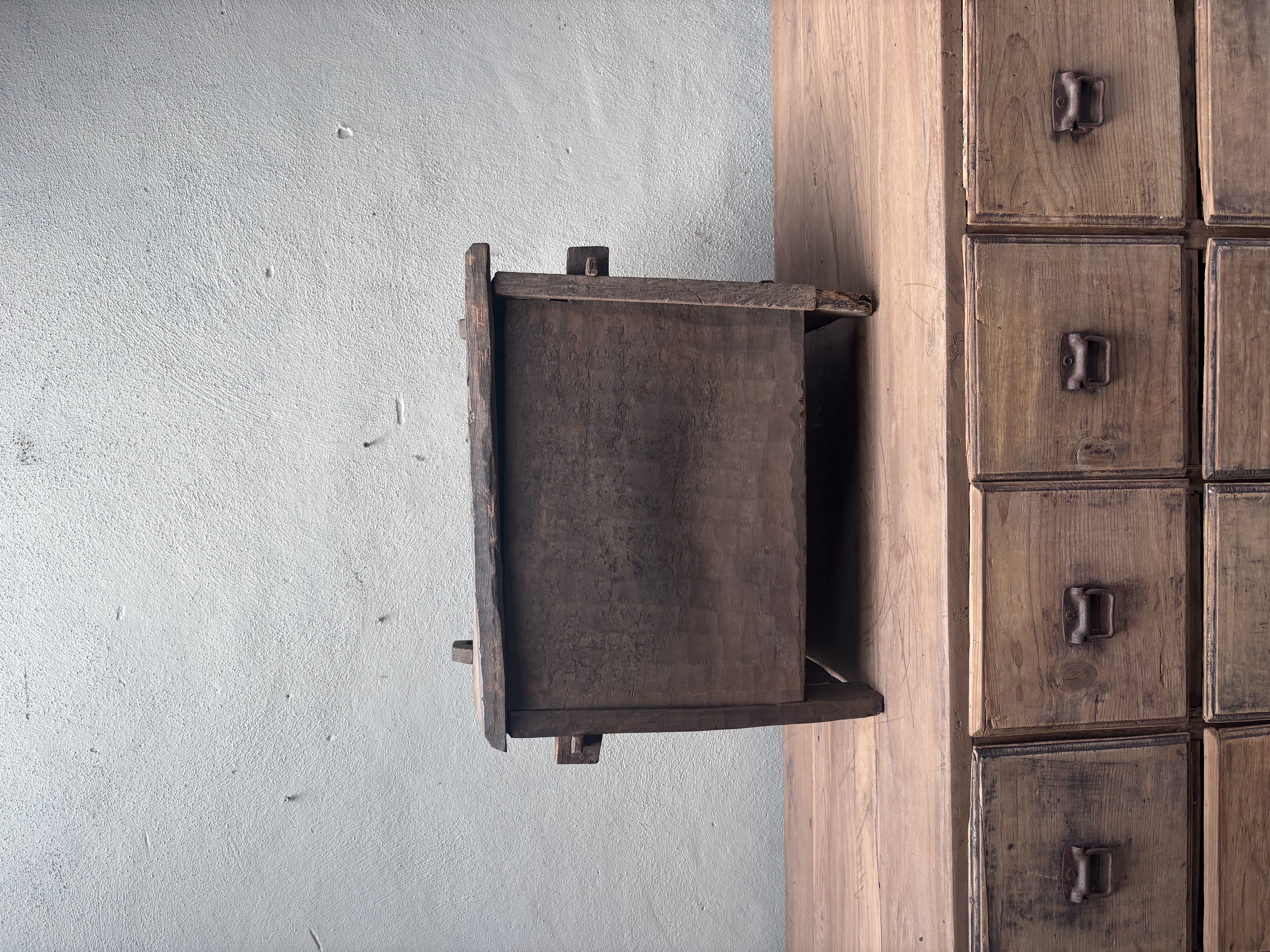 Stoere originele oude houten Himalaya kist kistje dekenkist landelijk klepbank nr 40