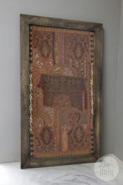 Groot Authentiek kleed India ingelijst vintage schilderij  landelijk boho wandpaneel lijst wanddecoratie wandkleed  vergrijsd houten lijst