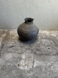 Prachtige vergrijsd antieke claypot Nepal kruik stenen vaas pot landelijk stoer sober vintage 40 x 38 cm