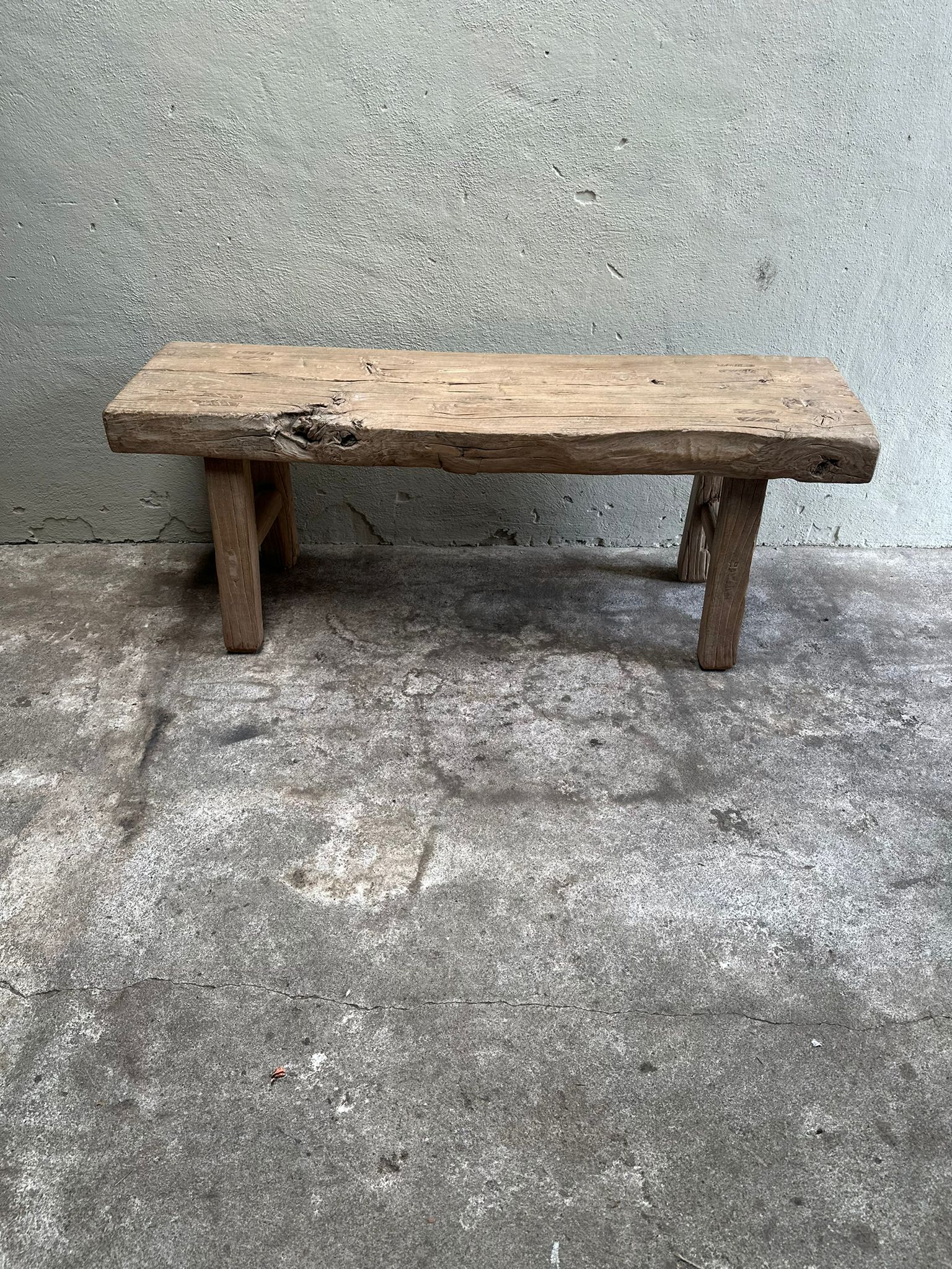 Prachtige organische oude vergrijsd houten bank bankje salontafel lounge tafel landelijk stoer sober 125 x 38 x H50 cm