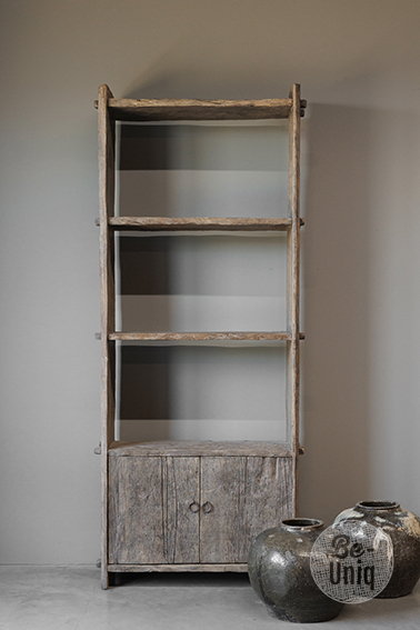Hele gave oude hoge oud vergrijsd houten kast boekenkast met deurtjes H220 x B85 x 34 cm landelijk stoer