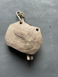 Stoere oude houten bel koeienbel cowbell aura Peeperkorn