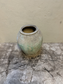 Middel grote oude grijs/groene stenen kruik pot grijze mega landelijk olijfpot olijfkruik waterkruik 68 cm hoog 52 cm doorsnede nr 21