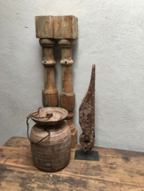 Oude houten Nepal pot kruik met deksel en grof jute touw landelijk stoer