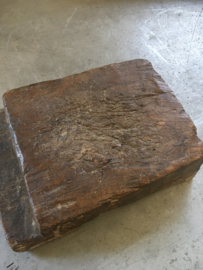 Stoere oude doorleefd houten plank groot  plankje bajot snijplank hakblok landelijk industrieel hout