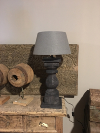 Stoere vergrijsd mat zwart antraciet zwartbruine houten balusterlamp stoer industrieel ballusterlamp tafellamp 45 cm tafellamp landelijk stoer robuust