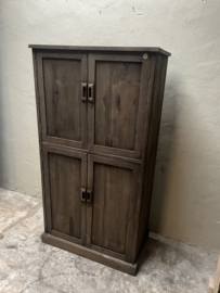 Oude vergrijsd houten kast 4 deurs landelijk uniek stoer gezandstraald 148 x 79 x 43 cm rustiek verweerd