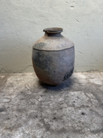 Prachtige vergrijsd antieke claypot Nepal kruik stenen vaas pot landelijk stoer sober vintage 58 x 42 cm