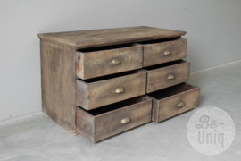 Oude doorleefd houten ladekast kast kastje H56 x B95 x D43 cm dressoir commode sidetable lades laden landelijk stoer opzet halkastje bankje
