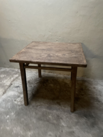 Unieke oude doorleefd vergrijsd houten tafel eettafel bijzettafel restaurant bistro werkbank kookeiland keukeneiland landelijk stoer industrieel 90 x 88 x H78 cm