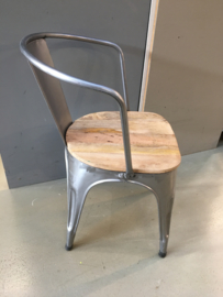 Metalen stoel stoelen stoeltje stoeltjes industrieel retro met houten zitting stoer urban
