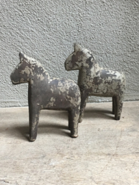 Oud houten pony paard vergrijsd grijs beige ornament patine patina horse paardje decoratie landelijk