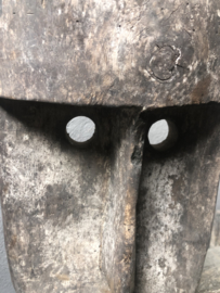 Vergrijsd houten Masker op voet landelijk stoer landelijk sober grijs