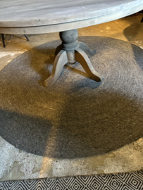 Grote oud vergrijsd houten tafel aura Peeperkorn ronde tafel rondetafel eettafel bolpoot eetkamertafel rond 145 cm bijzettafel wijntafel wijntafeltje landelijk stoer