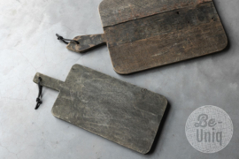 Set van 2 oude vergrijsd houten rechthoekige planken snijplank broodplank landelijk stoer