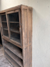 Orginele oude unieke vergrijsd houten kast servieskast keukenkast winkelkast vitrinekast glaskast landelijk sober stoer H192 x B122 x D36 cm