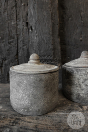 Stoere handgemaakte stenen pot met deksel potje suikerpot snoeppot voorraadpot landelijk grijs H16 x D15 cm