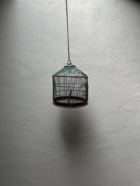 Oud metalen vogelkooitje vogelkooi vintage groen bruin hangen basket landelijk brocant