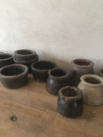 Stoer oud grijs stenen potje pot bakje lepelbakje voerbakje servies  hardstenen hardsteen steen suikerpot robuust oude look suikerpotje bloempotje landelijk stoer steen