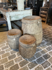 Hele grote XL vergrijsde Leemmand met deksel H75 x D68 cm  bloempot nr. 17  ompot landelijk stoer klei leem vergrijsd riet rieten rotan mand