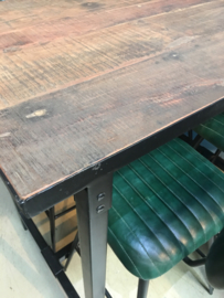 Oude houten klaptafel bartafel met zwart metalen onderstaat vintage industrieel loungetafel staantafel bar sta-tafel landelijk hoge hoog model industrieel werktafel metaal hout metalen houten