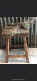 Hele grove stoere robuuste kruk tafeltje houten krukje hout vierkant landelijk stoer