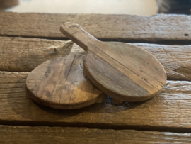 Stoere dikke ronde landelijke oude houten broodplank landelijk stoer rond pannen Onderzetter onderzetters snijplank kaasplank
