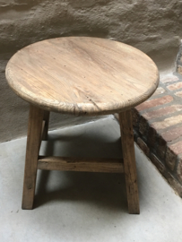 Oud vergrijsd houten tafel tafeltje bijzettafel bijzettafeltje salontafel wijntafel wijntafeltje rond ronde landelijk stoer hout