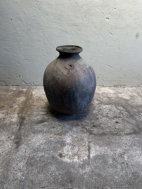 Prachtige vergrijsd antieke claypot Nepal kruik stenen vaas pot landelijk stoer sober vintage 57 x 40 cm